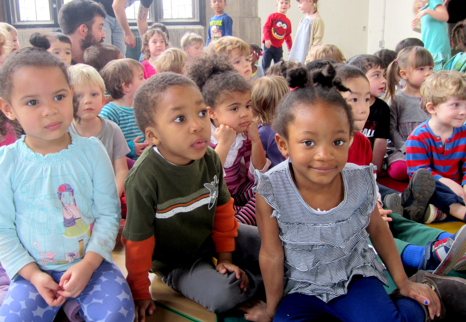 PIC children watching Mott Campus Clowns