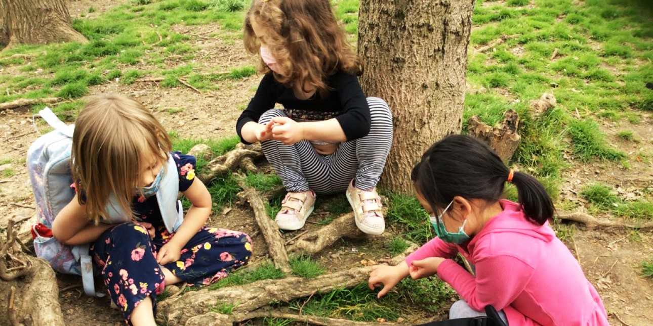 Preschoolers looking at nature