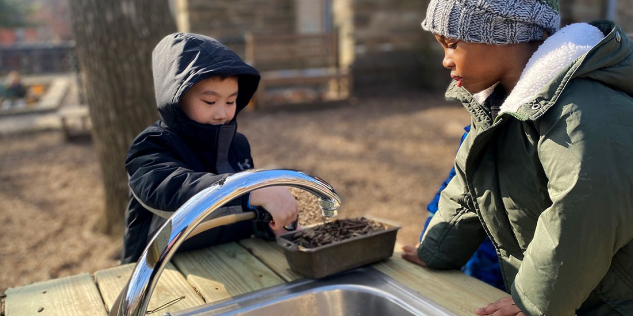 Mud Kitchen play on the Nature Playground