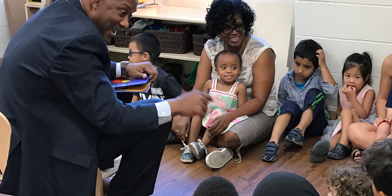 Rep Dwight Evans reads to PIC preschoolers