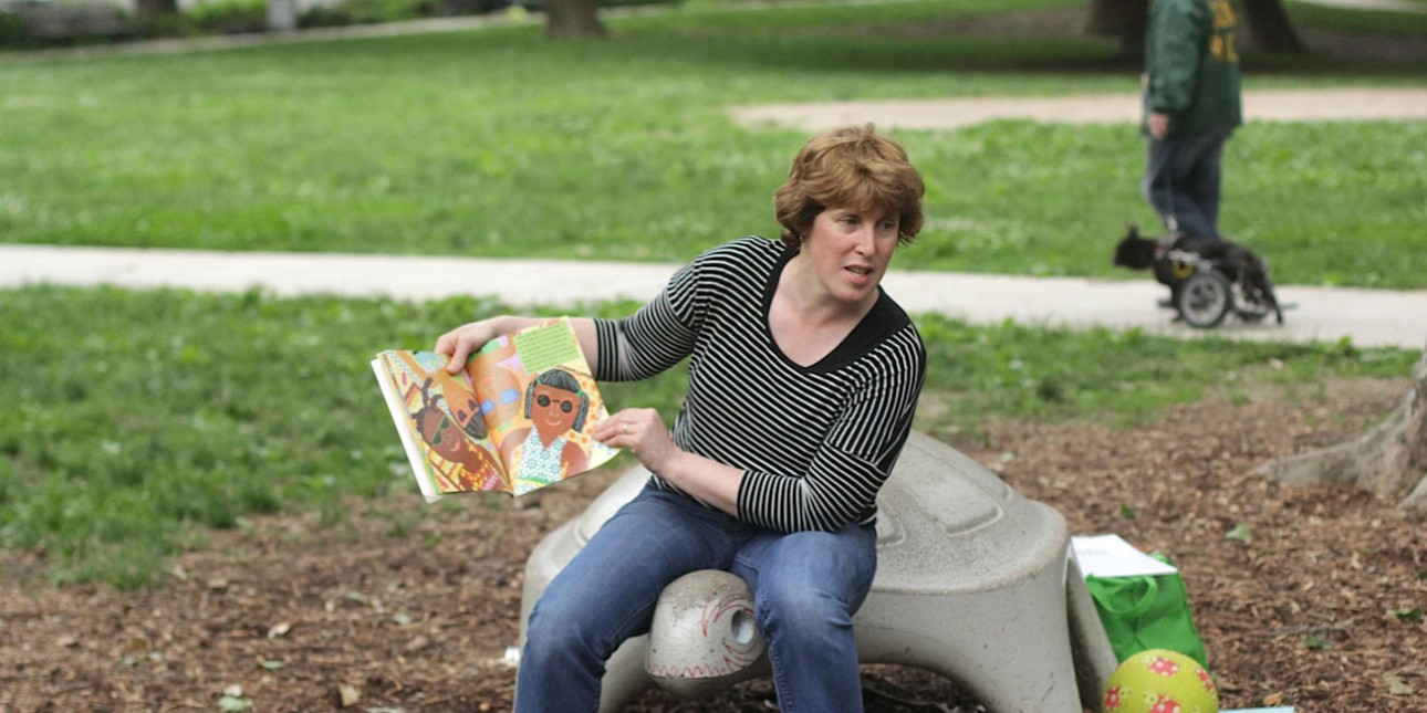 PIC mom reads in Clark Park