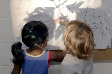 Preschoolers working with light and shadows